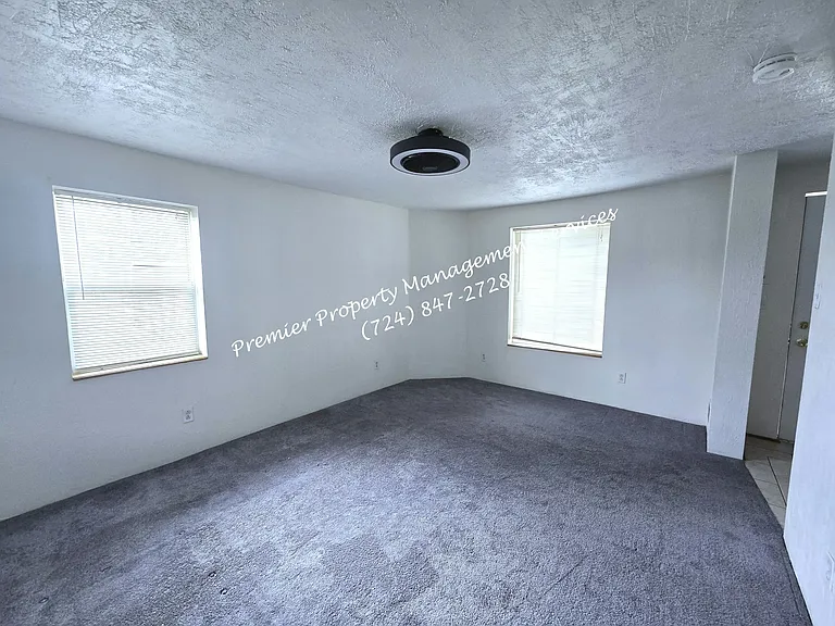 455 E Jefferson St — Photo 3