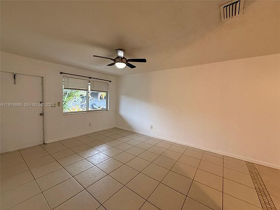 5th image of 1104 N 17th Ct APT 105