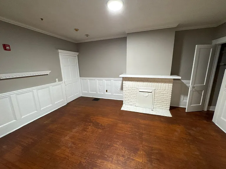 407 W Moore St — Photo 9