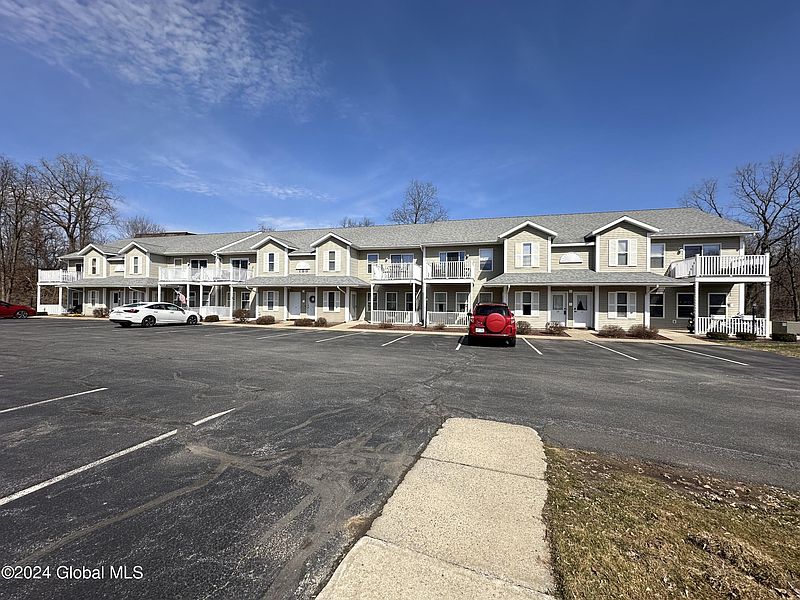 2nd image of 109 Cambridge Manor Drive