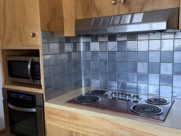 5th image of 391 Hillcrest Way