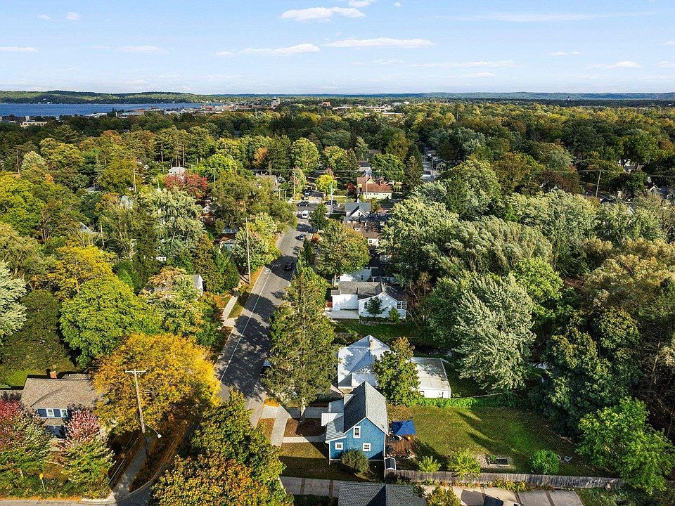 723 7th St, Traverse City, MI 49684 MLS 1916727 Zillow