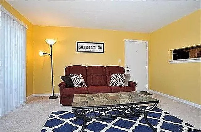 2 bed, 904 sqft, $1,750 — Photo 4