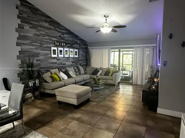 328 Fairway Cir #33, Fort Lauderdale, FL 33326