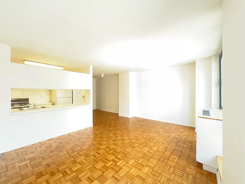 1st image of 1 Irving Pl APT P8q