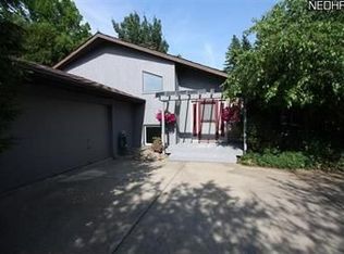 6065 Timber Trail Dr, North Olmsted, OH