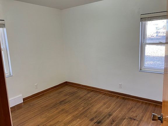 4th image of 308 Hamlin St #B
