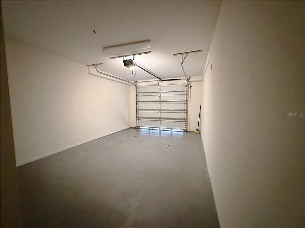 3 bed, 2.0 bath, 1270 sqft, $2,100 — Photo 3