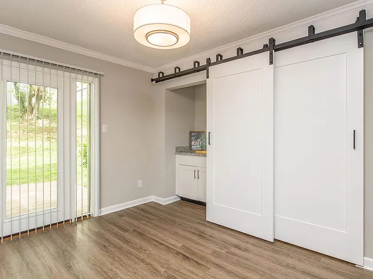 Kingston Pointe Apartments — Photo 5