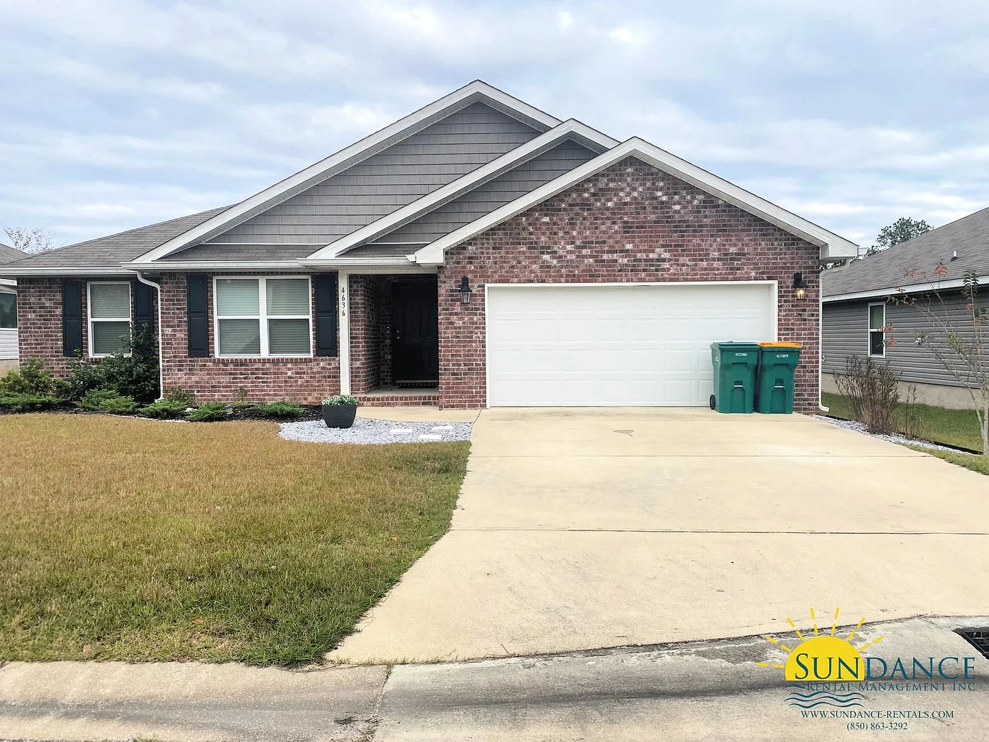 Exquisite 4 Bedroom Home in Crestview! — Photo 1