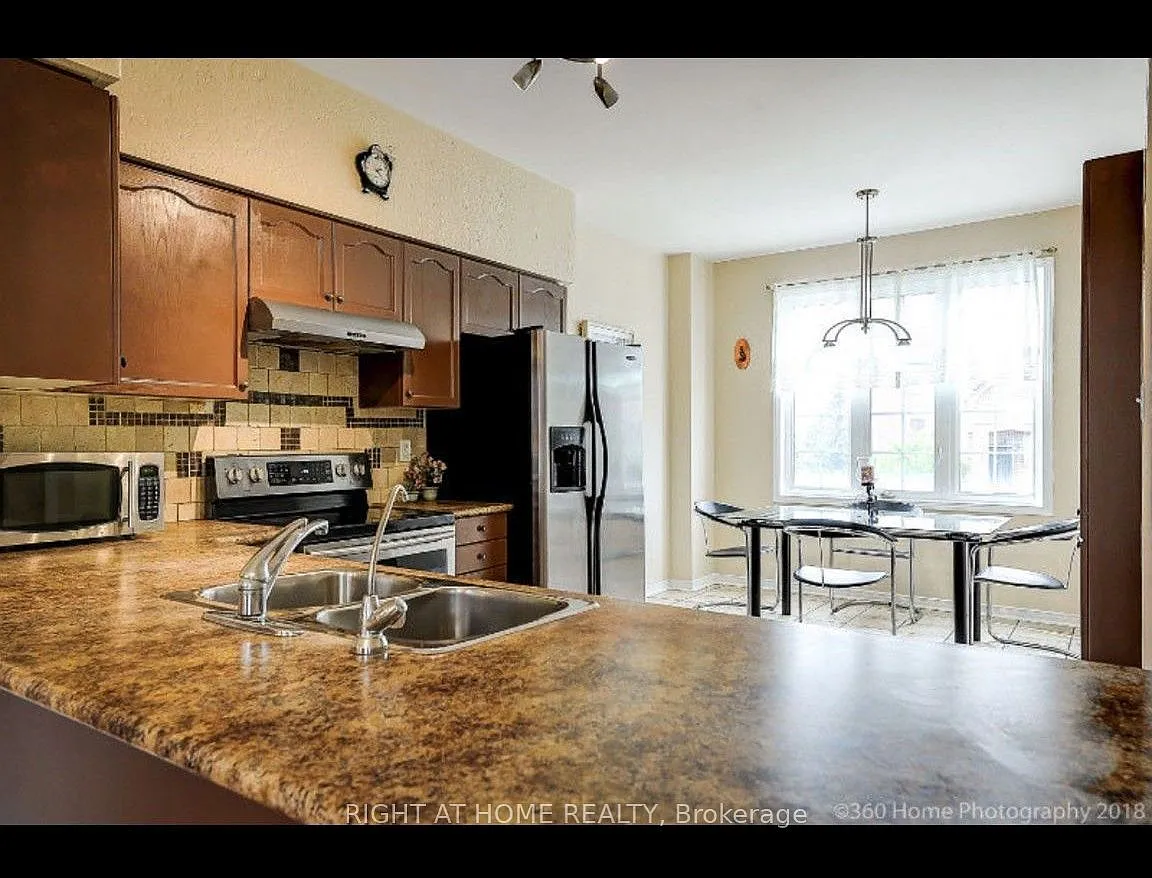 3 bed, $2,850 — Photo 2