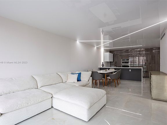 5th image of 19390 Collins Ave APT 621