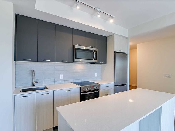 4th image of 2306 Saint Clair Ave W #514