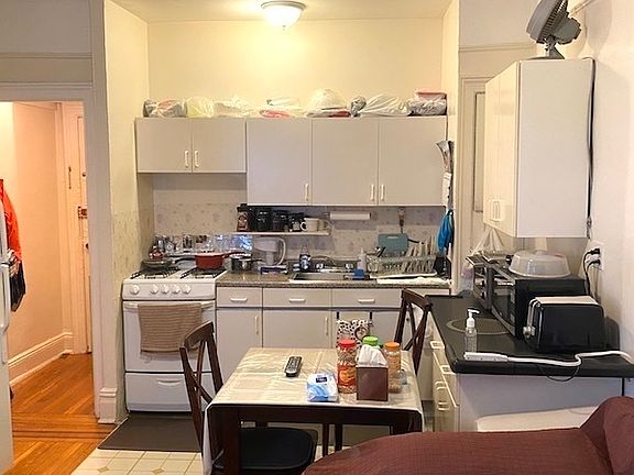 4th image of 30-33 32nd St #2D