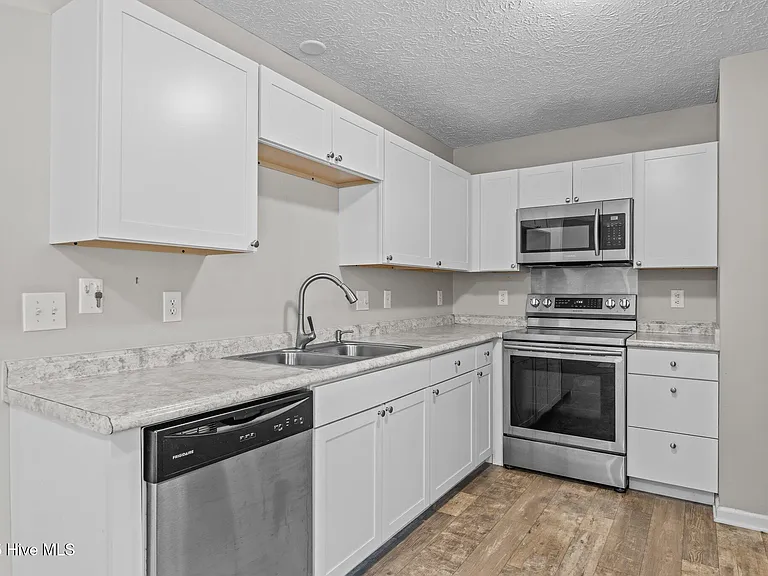 300 Foxhall Rd — Photo 9