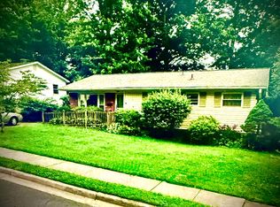 1412 Ross Dr SW, Vienna, VA 22180