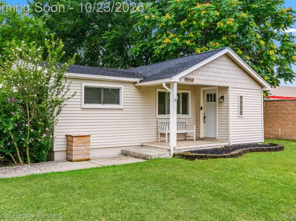 18240 Sycamore St, Roseville, MI 48066