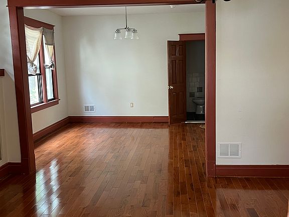 4th image of 59 Burgard Pl #1