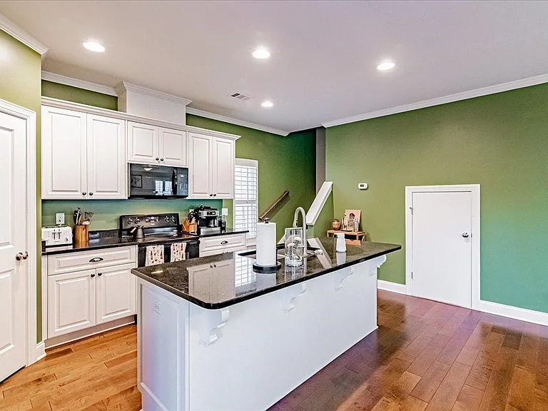 531 Brantley Cove Cir — Photo 17