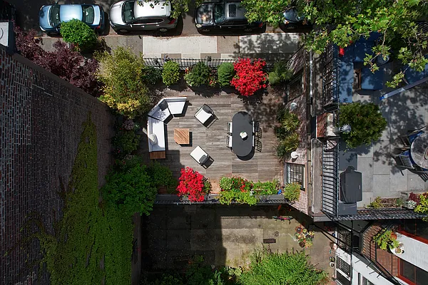 Sold by Compass | media 22