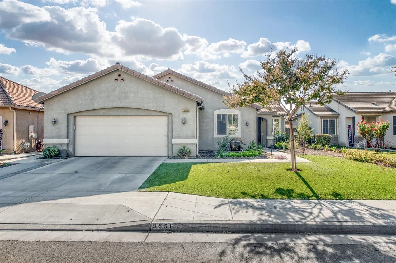 5556 E Erin Ave photo 1