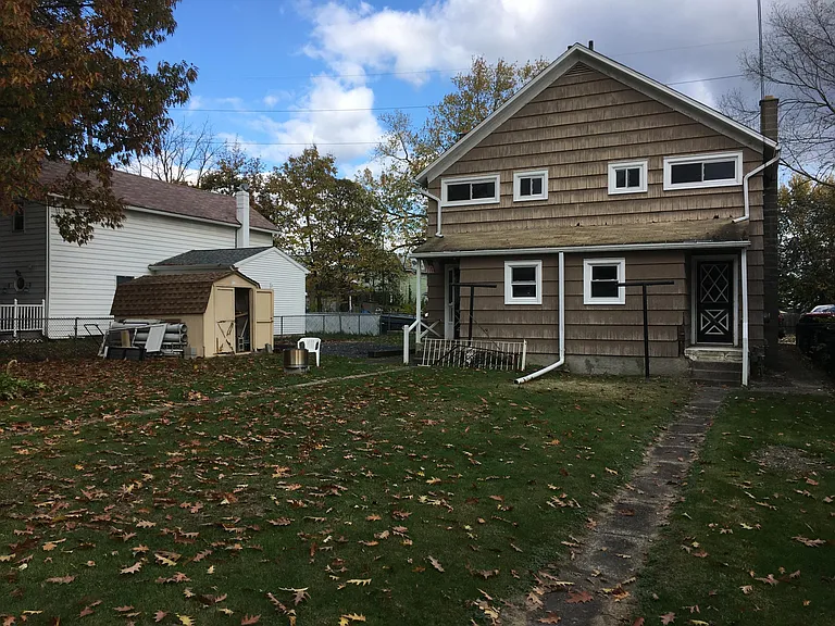 34 Roosevelt St — Photo 2