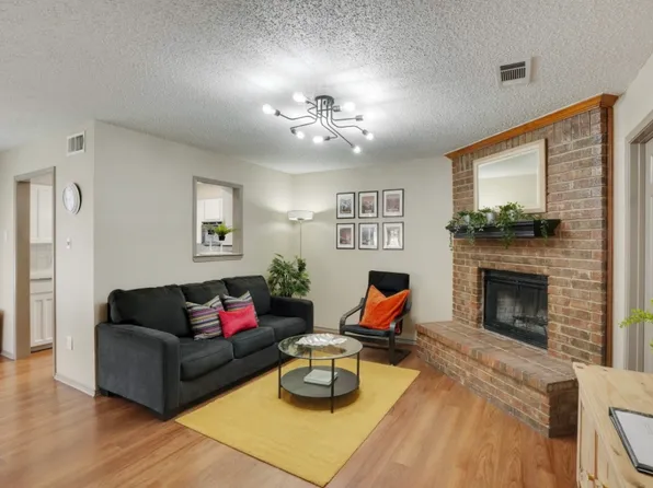 525 Essex Pl, Euless, TX 76039