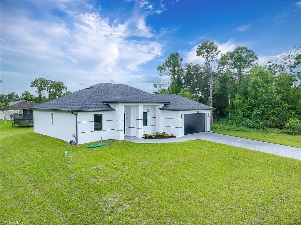 4 bed, 2.5 bath, 1815 sqft, $2,400 — Photo 1