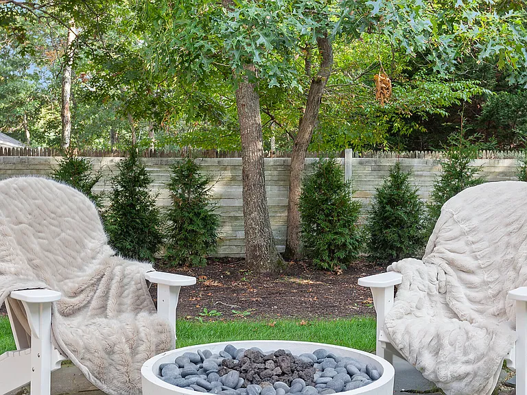 5 Amagansett Dr E — Photo 30