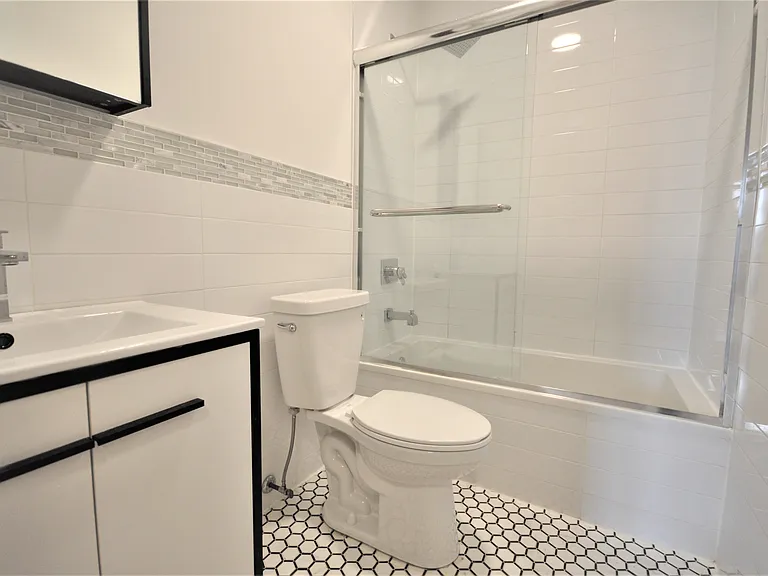 94 Troy Ave #2 — Photo 4