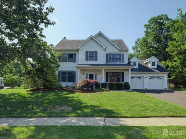 117 Providence Blvd, Kendall Park, NJ 08824