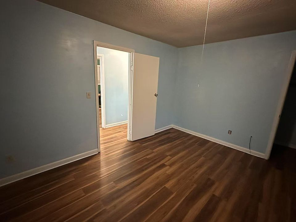 room #1, look room door, exit to hallway