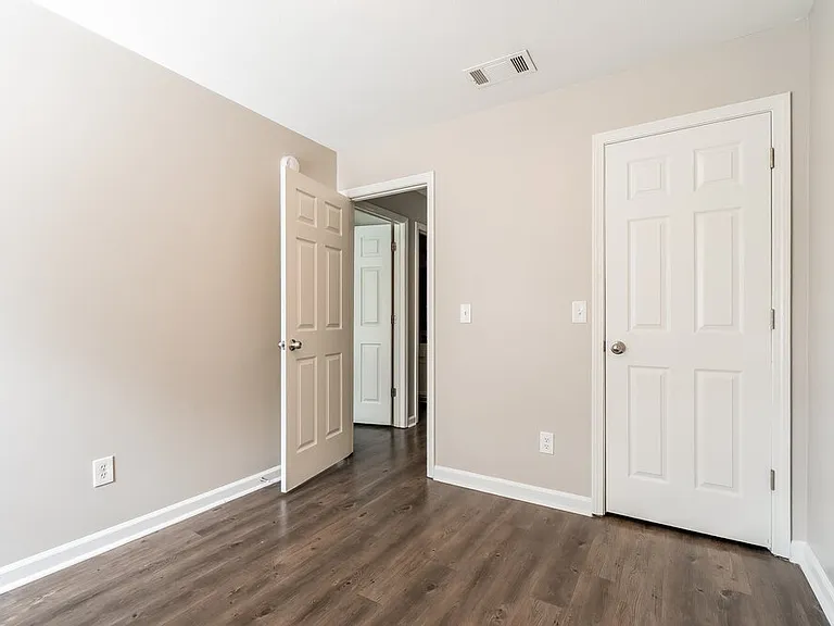 406 Meagan Cv — Photo 13
