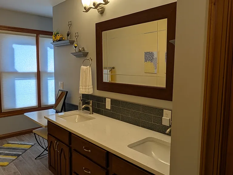 Second Master bath 1