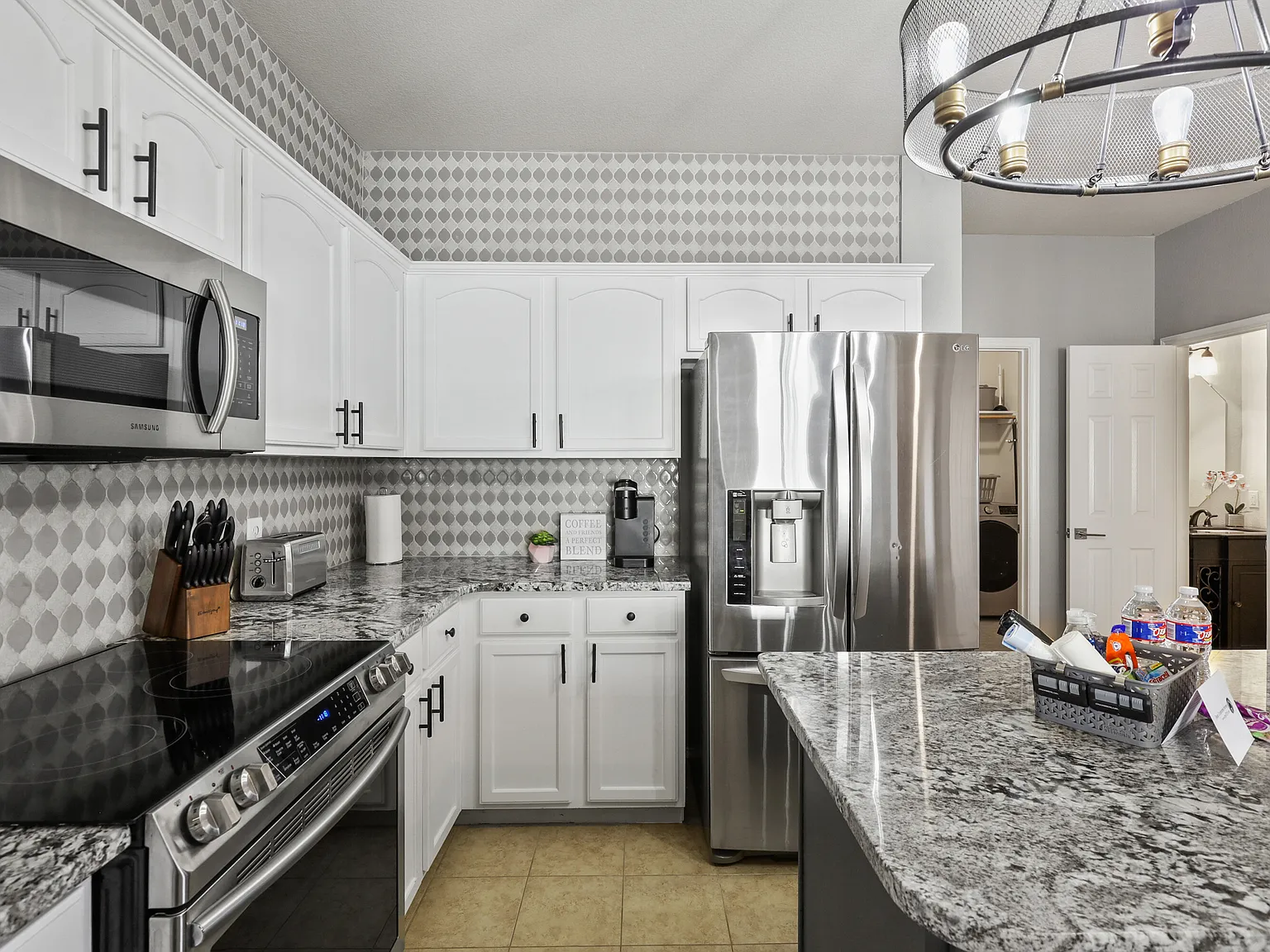 5 bed, 2687 sqft, $8,586 — Photo 4
