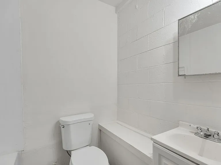 1619 Laharpe St #B — Photo 6
