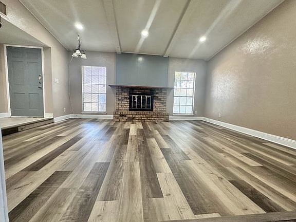 3rd image of 1108 Warwick Dr