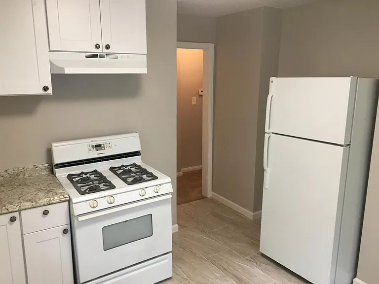 23315 Tawas Ave — Photo 5