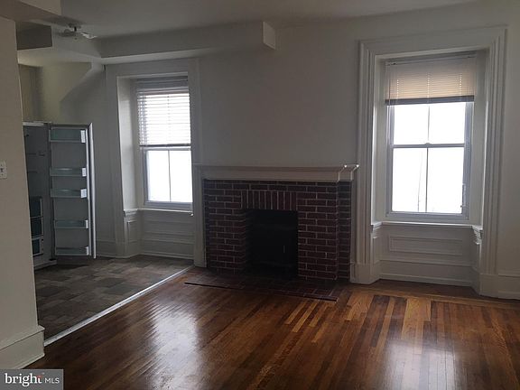 5th image of 421 Lyceum Ave APT 2F