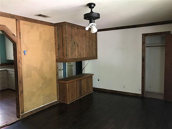 3rd image of 2517 Powell Dr