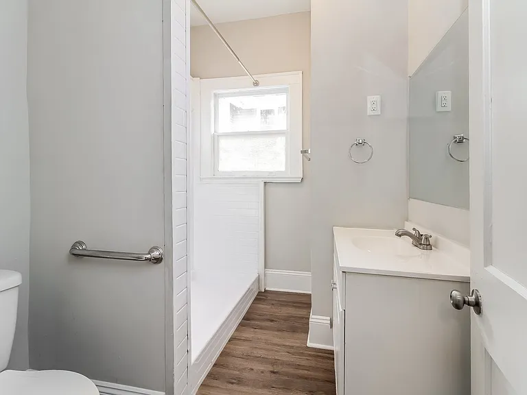 7090_026_main_bathroom_13500579.jpg