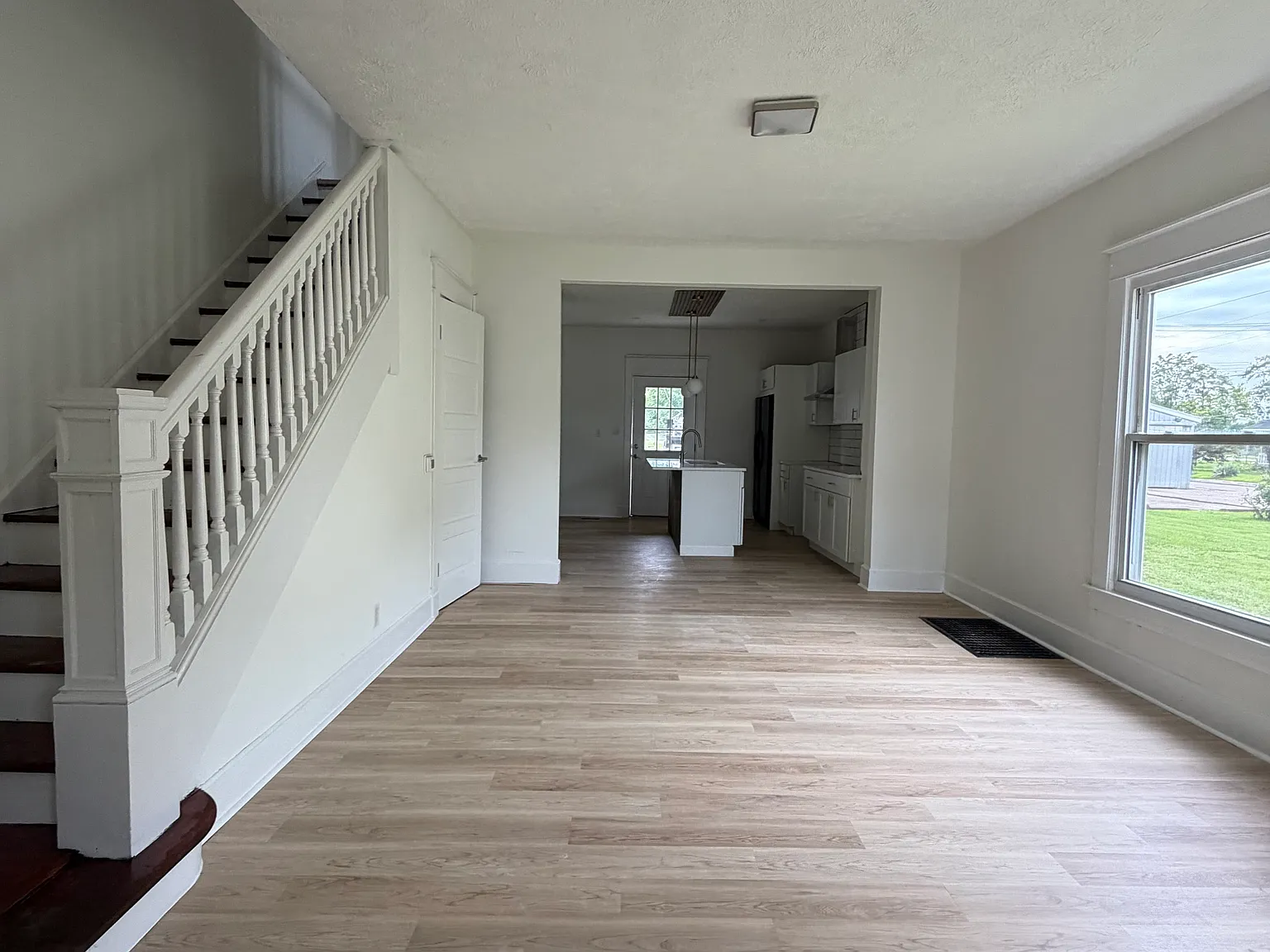 3 bed, 1.5 bath, 1500 sqft, $1,800 — Photo 1