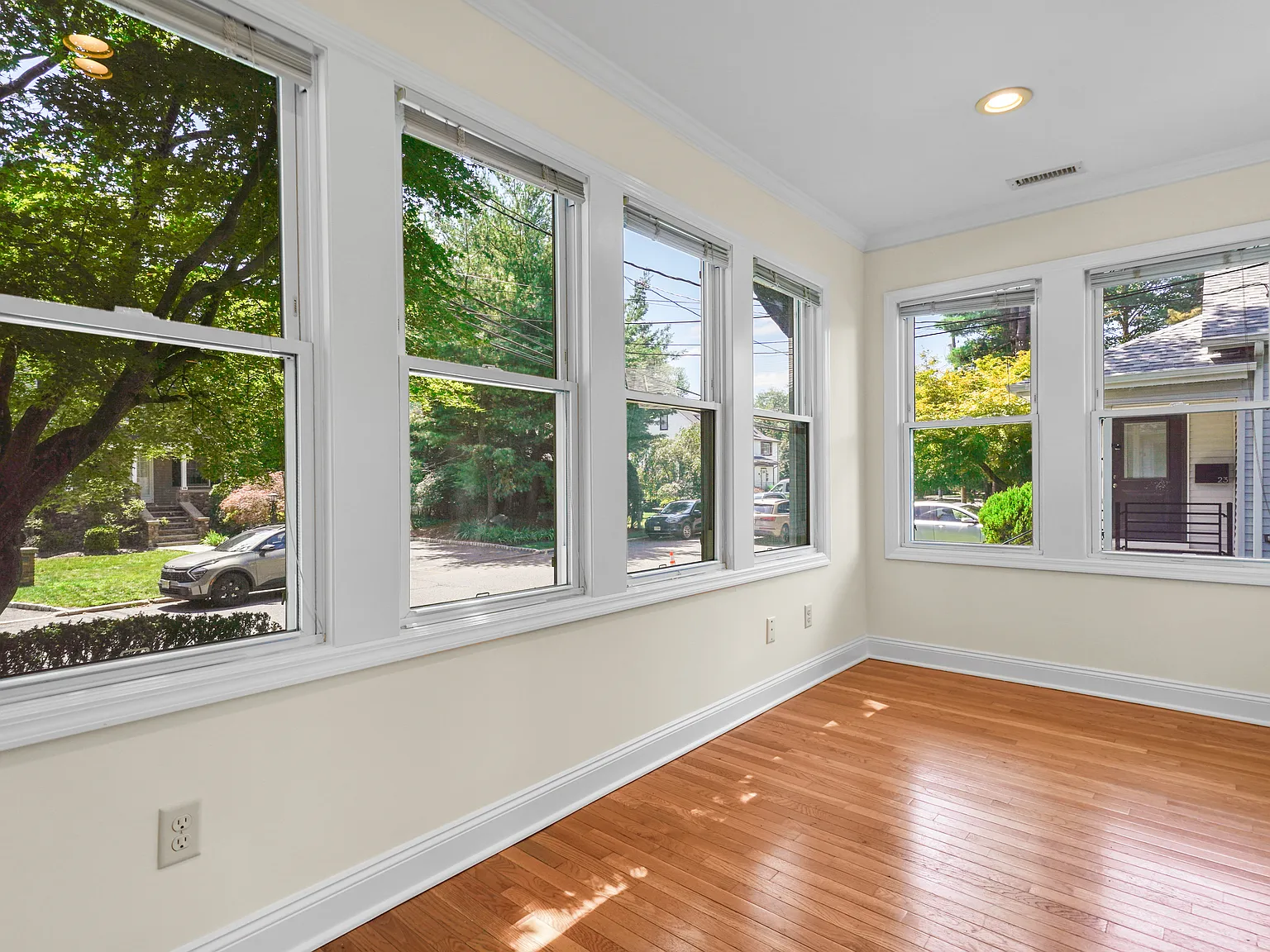 3 bed, 772 sqft, $4,250 — Photo 2
