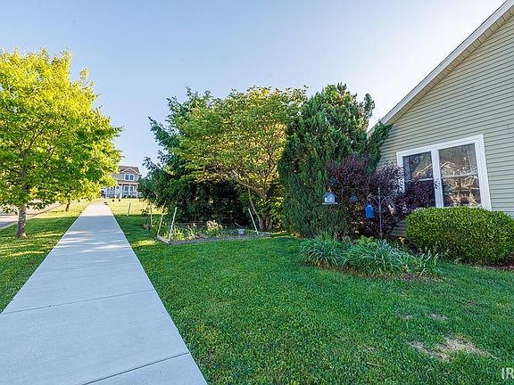 3rd image of 1264 W Hedge Apple Ln