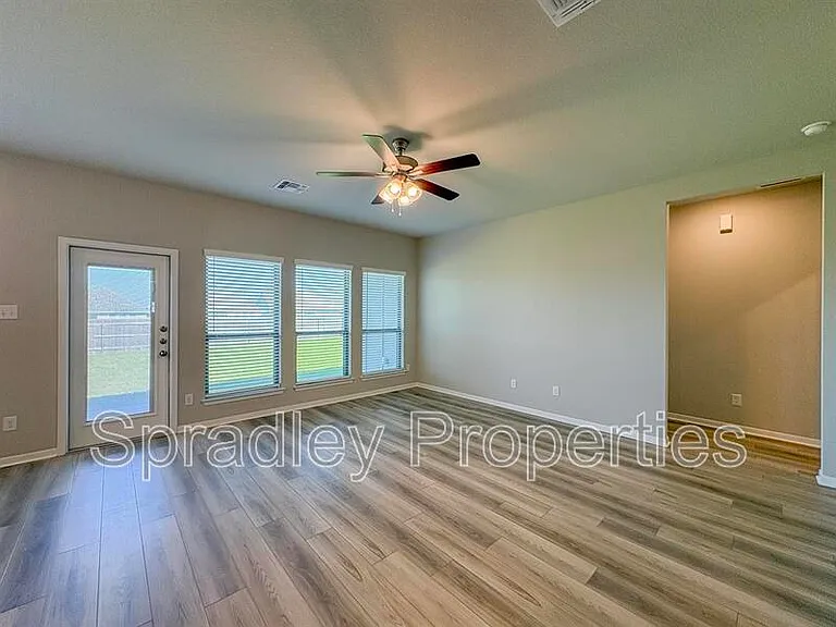 4816 Sparks Ln — Photo 14
