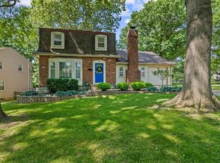 8821 W 98th Ter, Overland Park, KS 66212