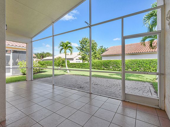 3rd image of 301 NW Shoreview Dr