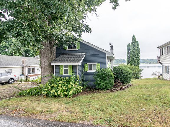 3rd image of 2020 Lakeview Dr