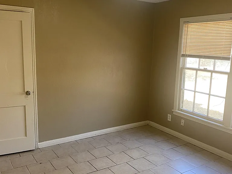 1801 Poage Ave — Photo 4