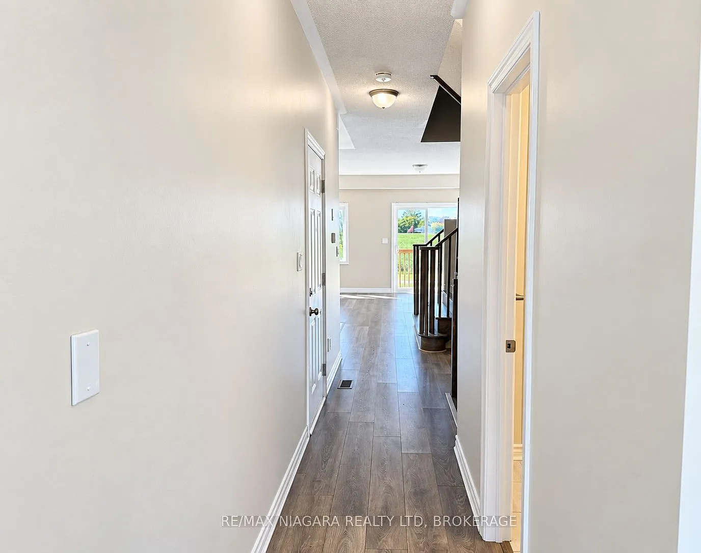 3 bed, $2,400 — Photo 3